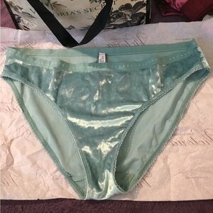 NWT Victoria Secret Women’s Bikini panties